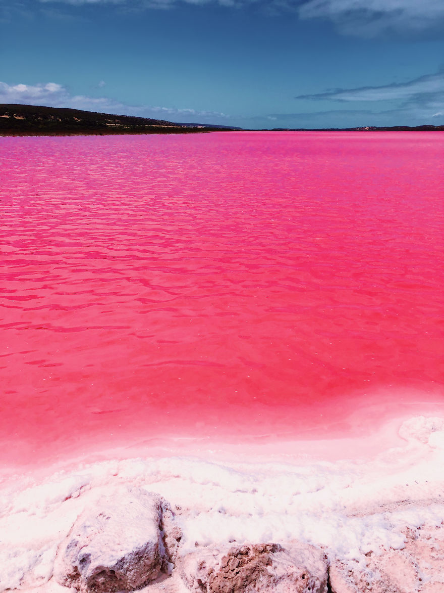 Magic-pink-lagoon-in-Western-Australia-5c6df00920694__880