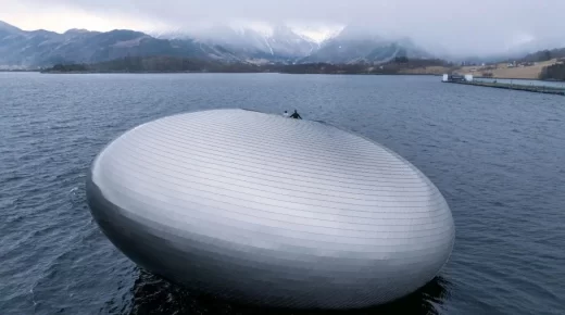 Íme, miért van ez a norvég étterem, amely egy óriási úszó gömb belsejében található a fjord közepén, 2023 végéig kiárusítva.