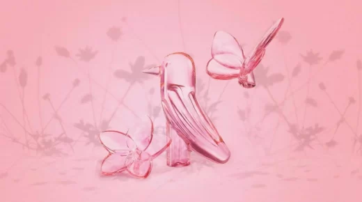 A Baccarat Think Pink kollekciója nőiességet, csábítást és finomságot sugároz a szezon színében.